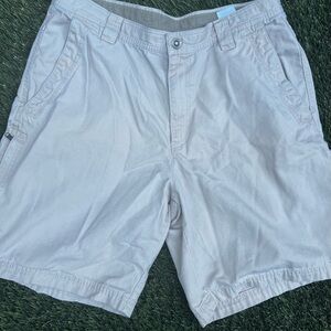 Men’s Columbia omni shield stretch khaki shorts